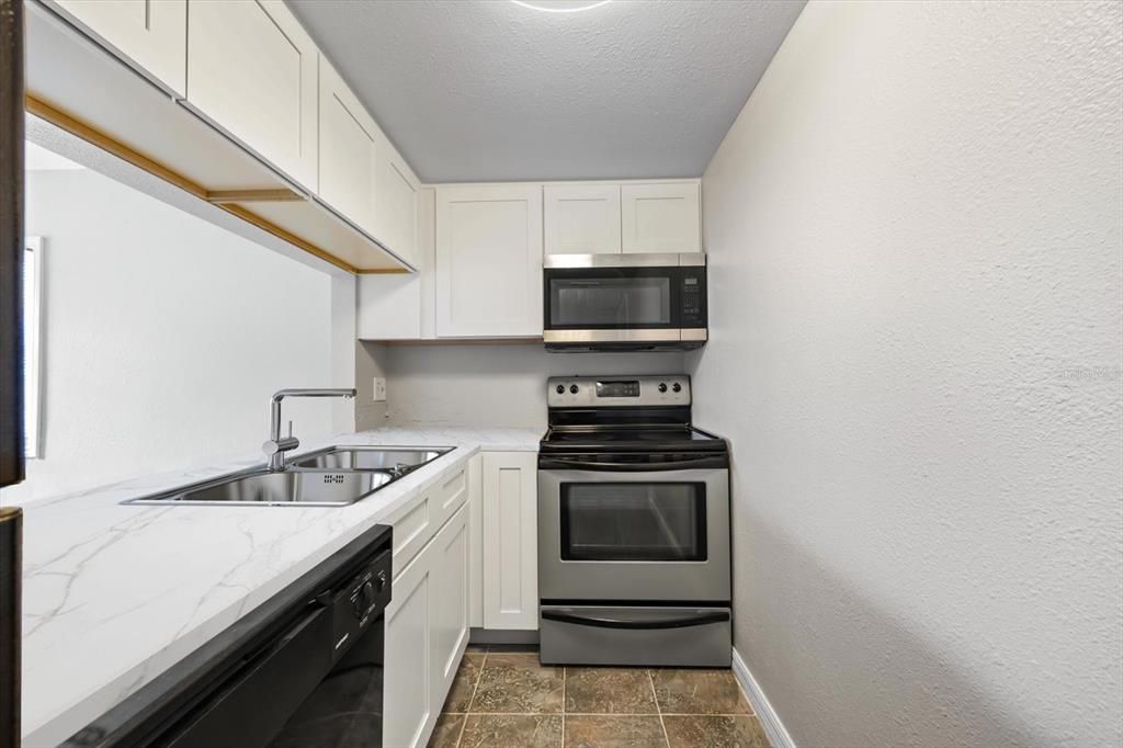 For Sale: $109,777 (1 beds, 1 baths, 504 Square Feet)