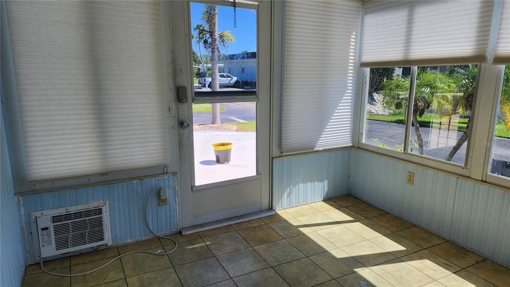 待售: $120,000 (2 贝兹, 2 浴室, 1151 平方英尺)