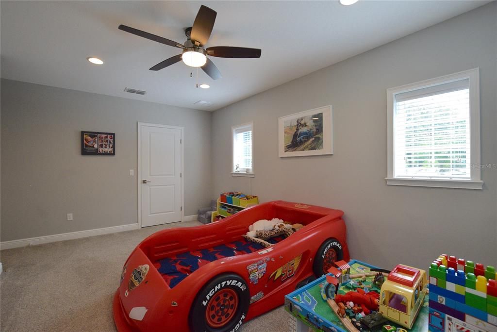 For Rent: $3,995 (3 beds, 2 baths, 2888 Square Feet)