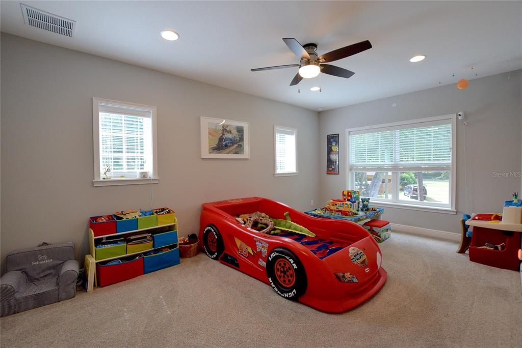 For Rent: $3,995 (3 beds, 2 baths, 2888 Square Feet)