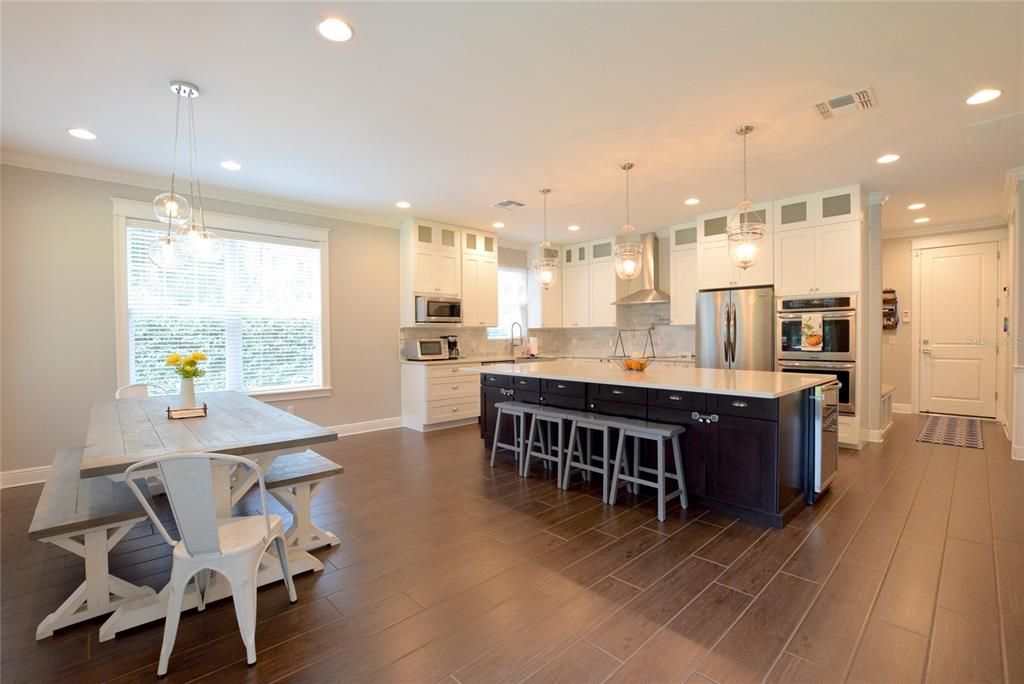 For Rent: $3,995 (3 beds, 2 baths, 2888 Square Feet)