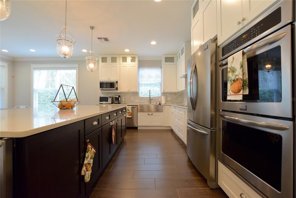 For Rent: $3,995 (3 beds, 2 baths, 2888 Square Feet)