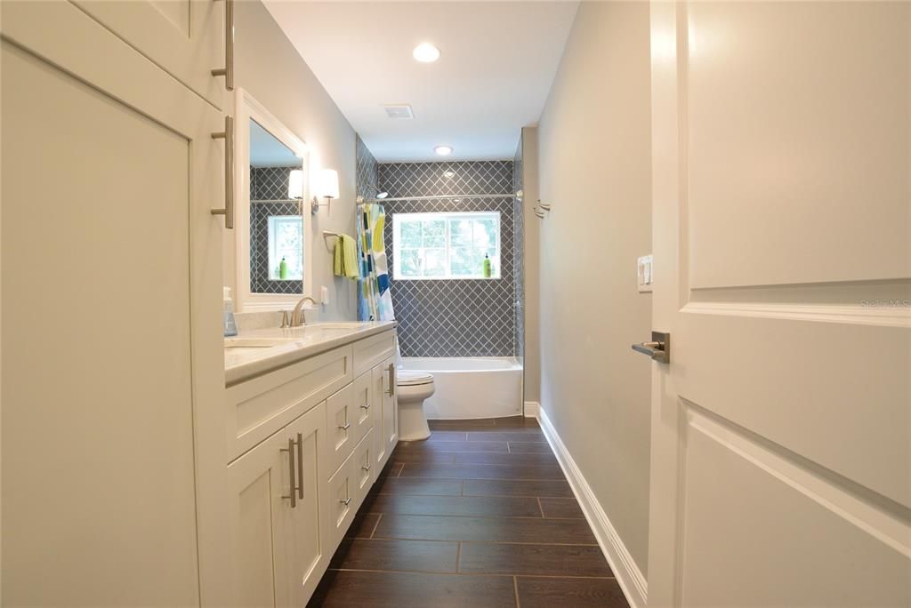 For Rent: $3,995 (3 beds, 2 baths, 2888 Square Feet)