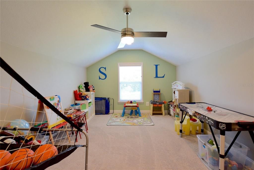 For Rent: $3,995 (3 beds, 2 baths, 2888 Square Feet)