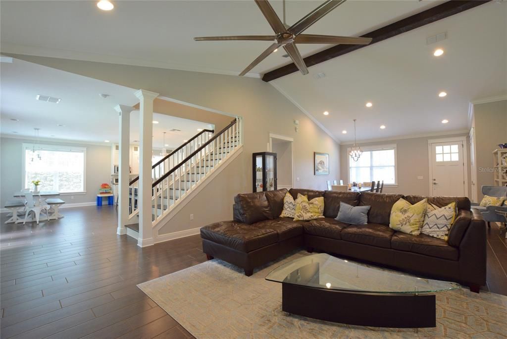 For Rent: $3,995 (3 beds, 2 baths, 2888 Square Feet)