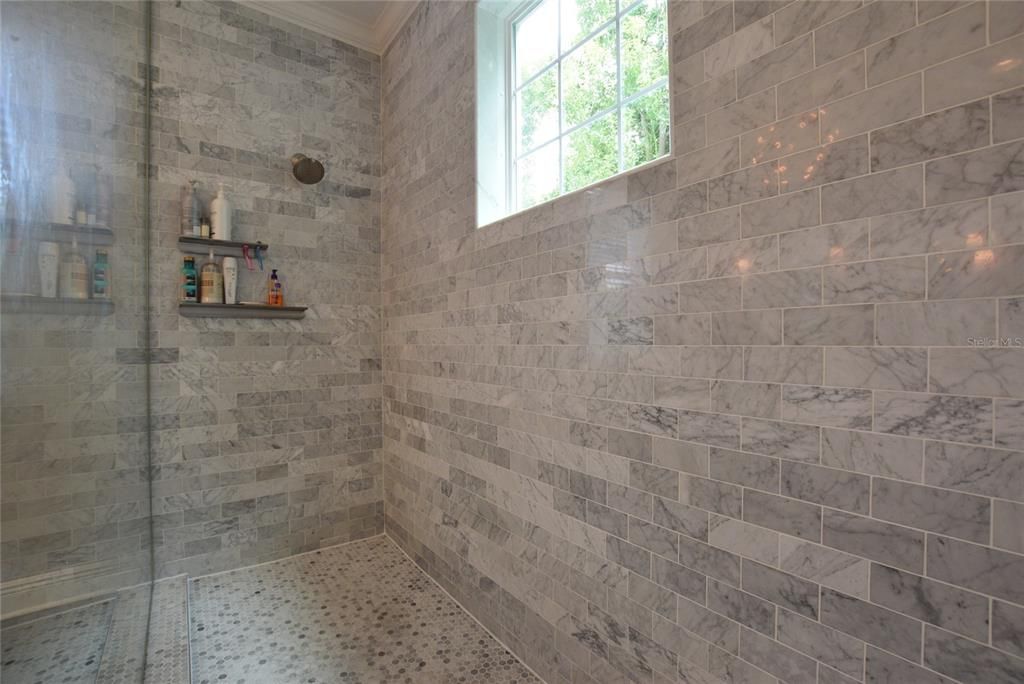 For Rent: $3,995 (3 beds, 2 baths, 2888 Square Feet)