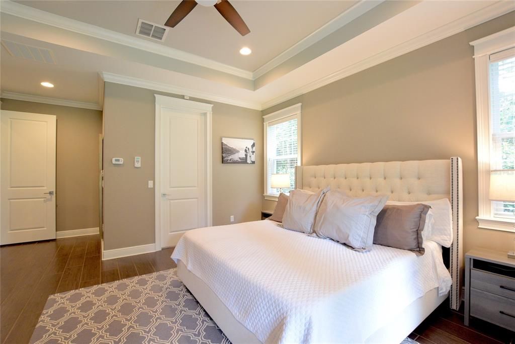 For Rent: $3,995 (3 beds, 2 baths, 2888 Square Feet)