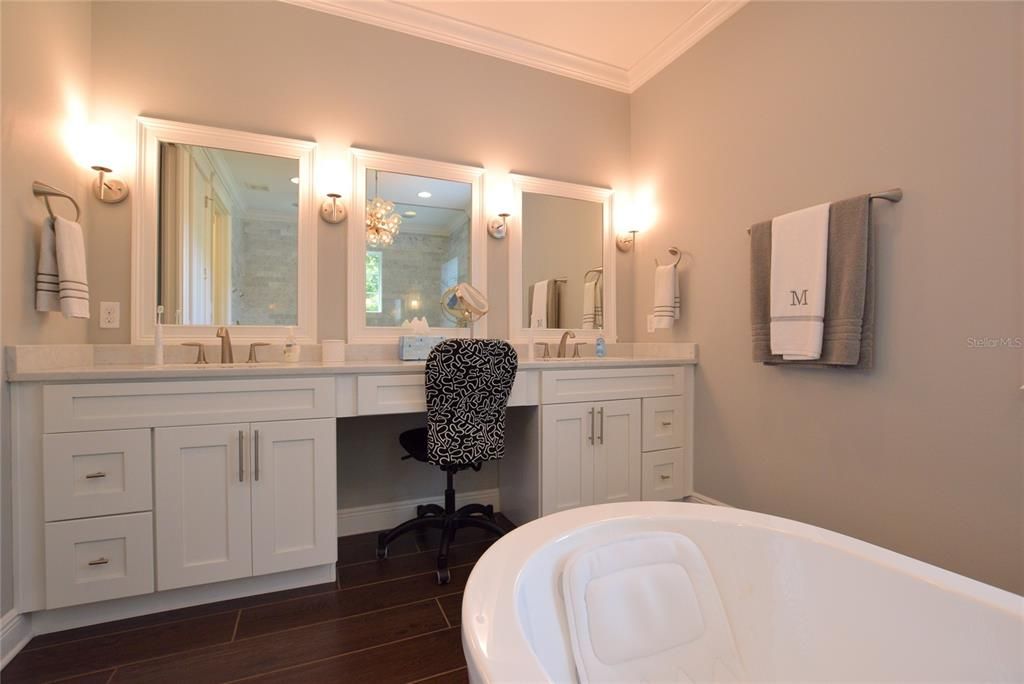 For Rent: $3,995 (3 beds, 2 baths, 2888 Square Feet)