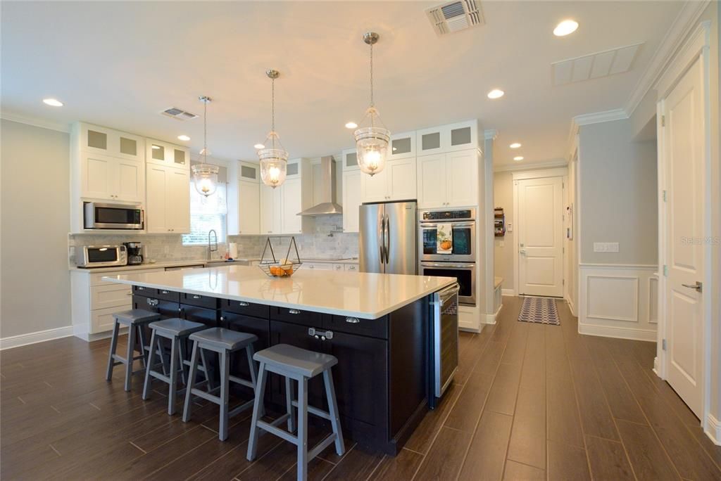 For Rent: $3,995 (3 beds, 2 baths, 2888 Square Feet)