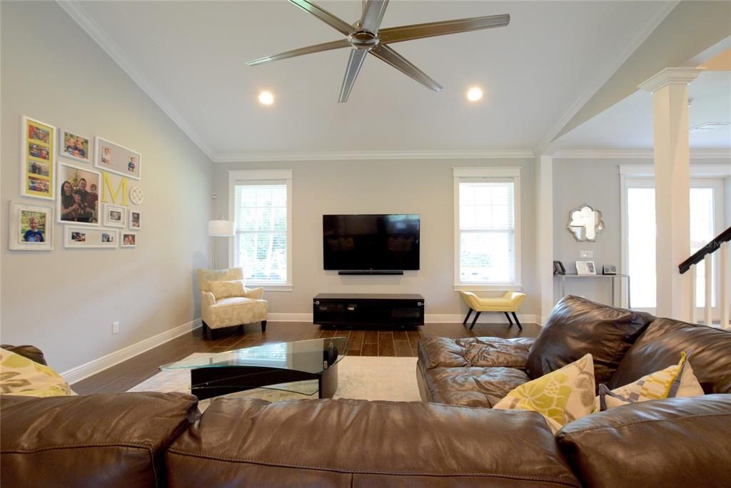 For Rent: $3,995 (3 beds, 2 baths, 2888 Square Feet)