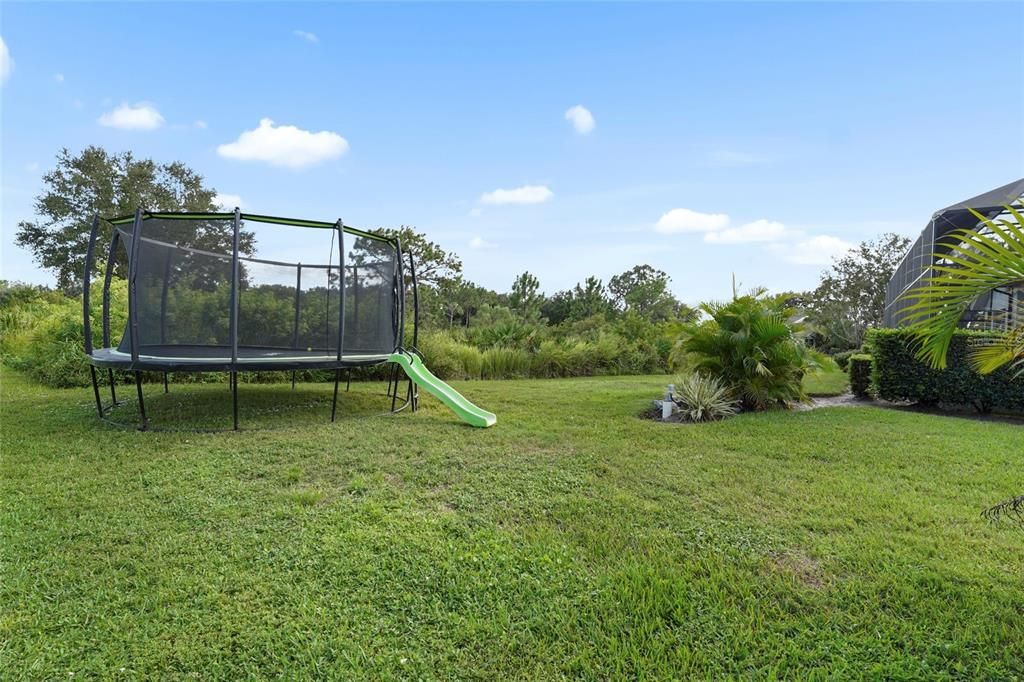 Activo con contrato: $1,350,000 (5 camas, 3 baños, 3319 Pies cuadrados)