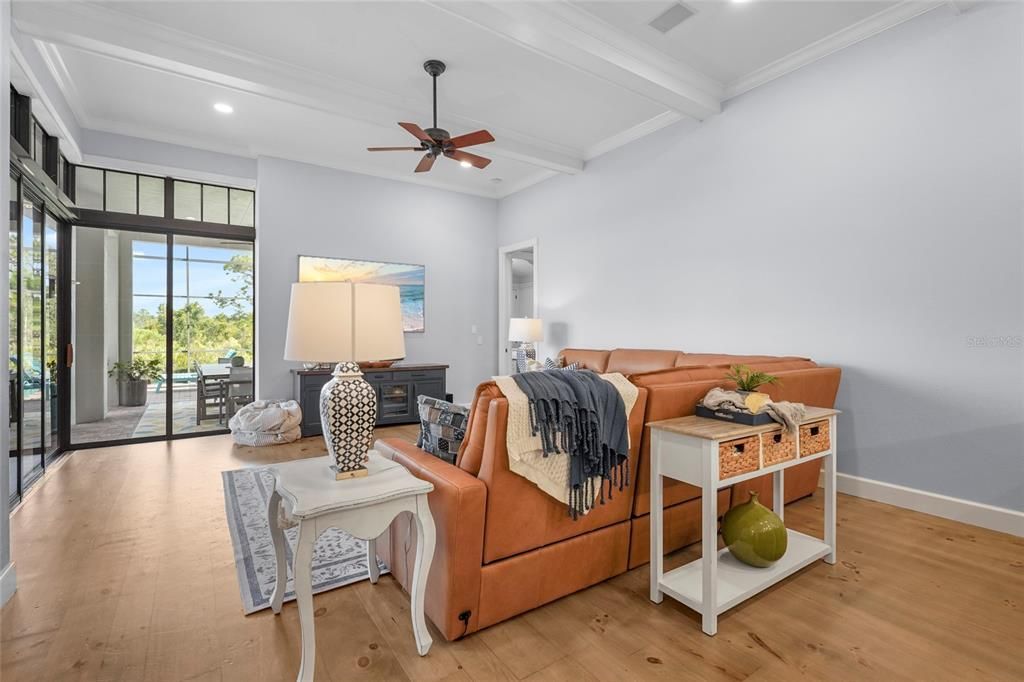 Activo con contrato: $1,350,000 (5 camas, 3 baños, 3319 Pies cuadrados)