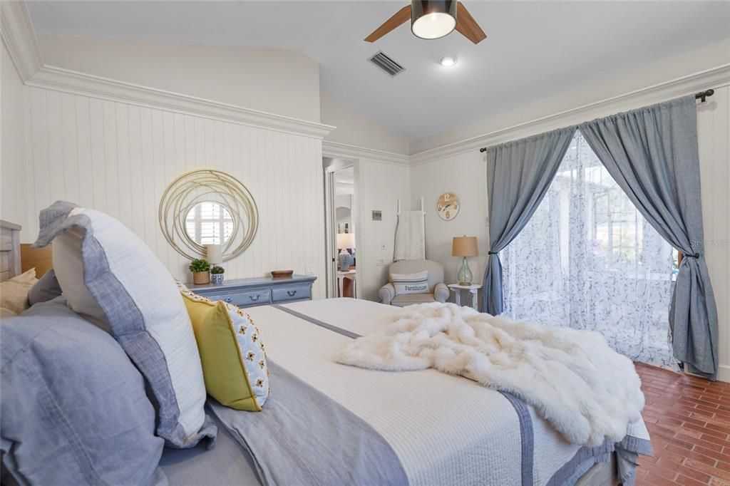 Activo con contrato: $1,350,000 (5 camas, 3 baños, 3319 Pies cuadrados)