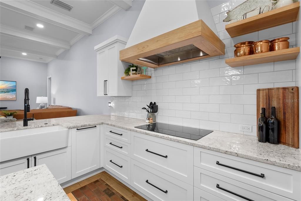 Activo con contrato: $1,350,000 (5 camas, 3 baños, 3319 Pies cuadrados)