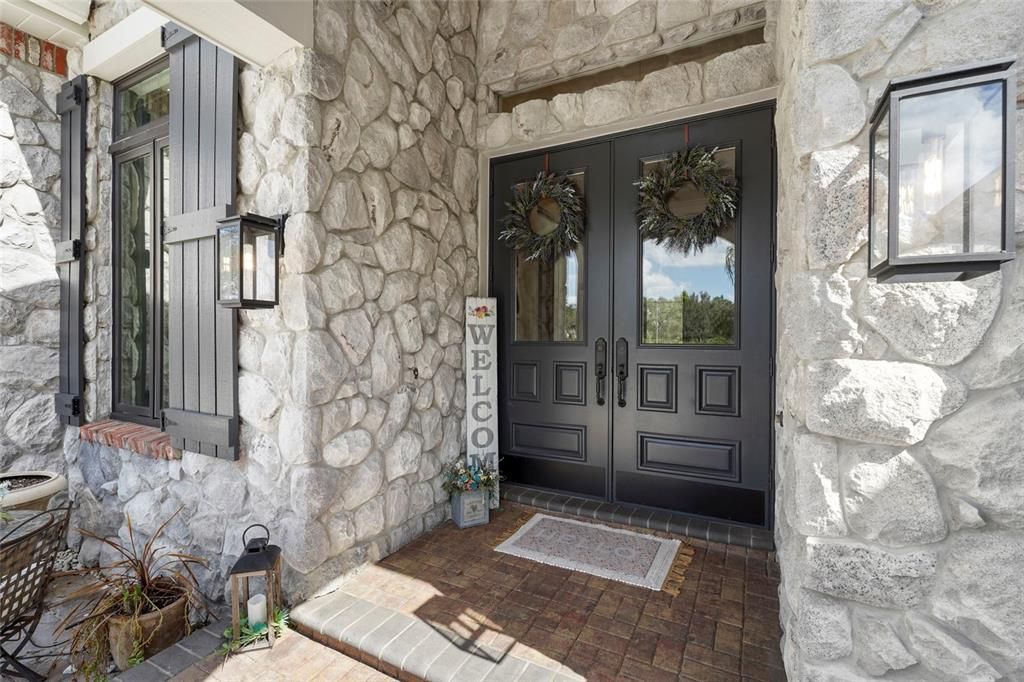 Activo con contrato: $1,350,000 (5 camas, 3 baños, 3319 Pies cuadrados)