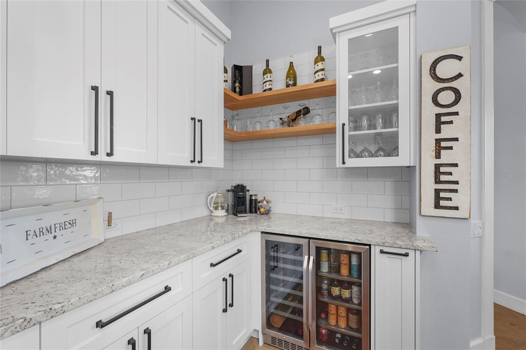 Activo con contrato: $1,350,000 (5 camas, 3 baños, 3319 Pies cuadrados)