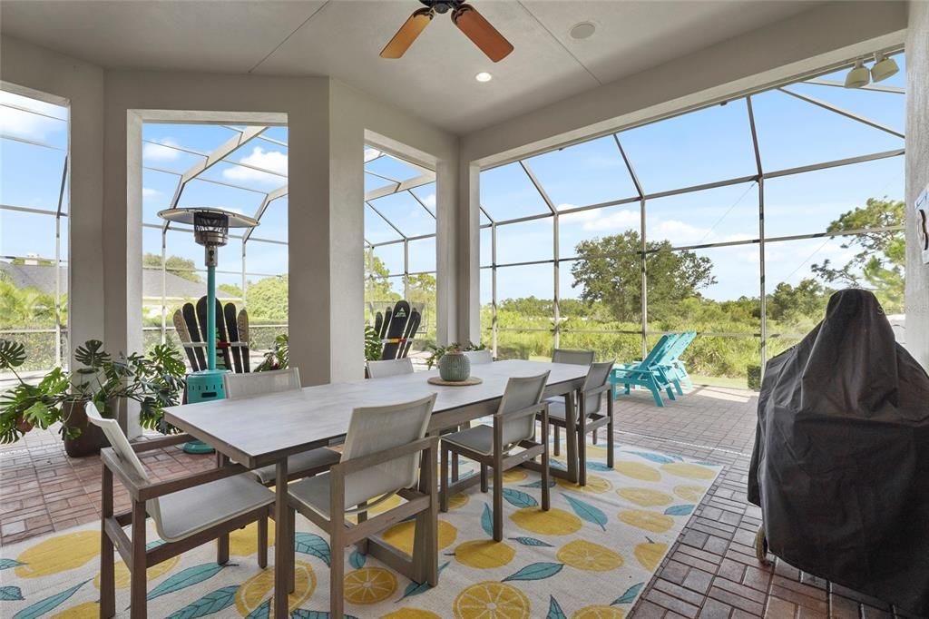 Activo con contrato: $1,350,000 (5 camas, 3 baños, 3319 Pies cuadrados)