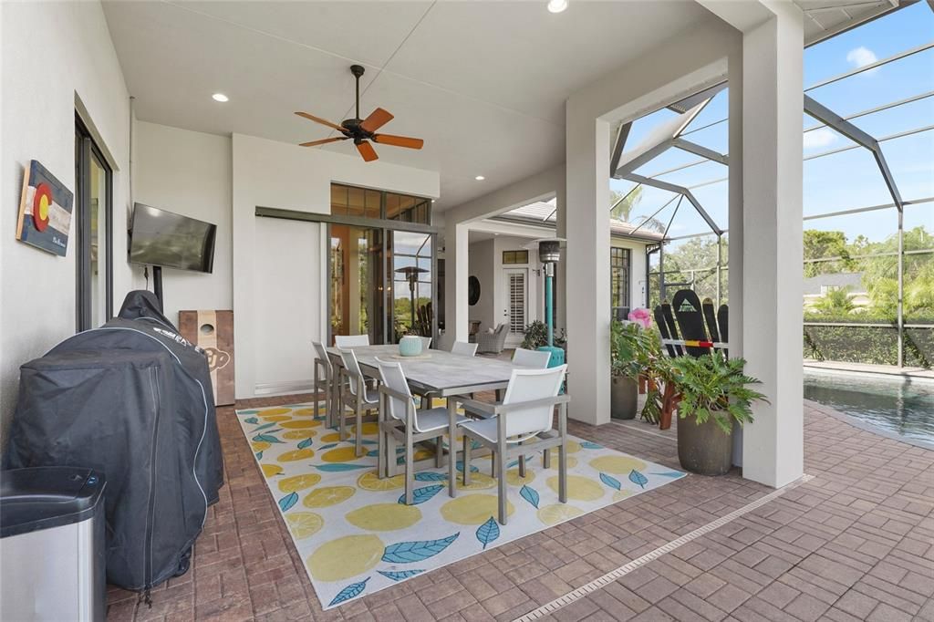 Activo con contrato: $1,350,000 (5 camas, 3 baños, 3319 Pies cuadrados)