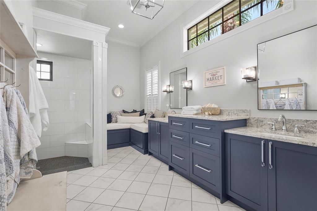 Activo con contrato: $1,350,000 (5 camas, 3 baños, 3319 Pies cuadrados)