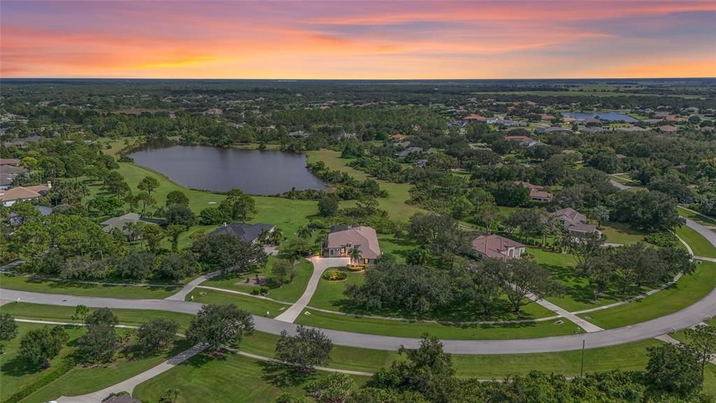 Activo con contrato: $1,350,000 (5 camas, 3 baños, 3319 Pies cuadrados)