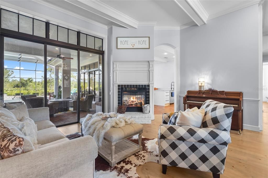 Activo con contrato: $1,350,000 (5 camas, 3 baños, 3319 Pies cuadrados)