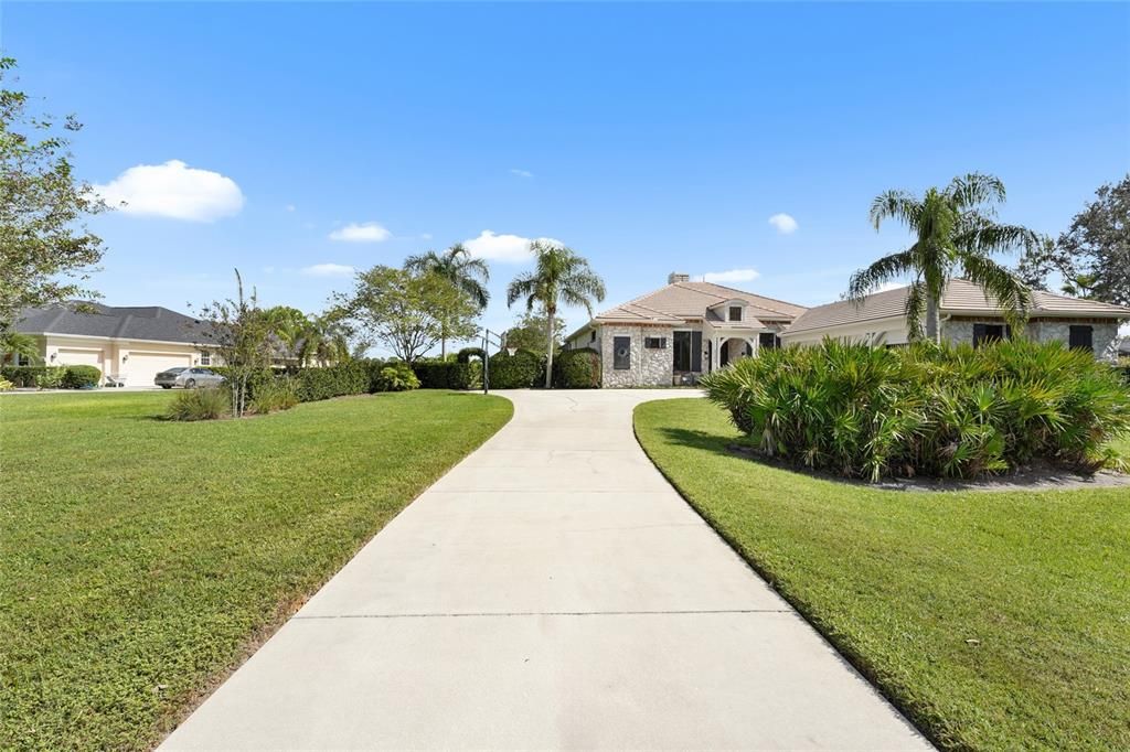 Activo con contrato: $1,350,000 (5 camas, 3 baños, 3319 Pies cuadrados)