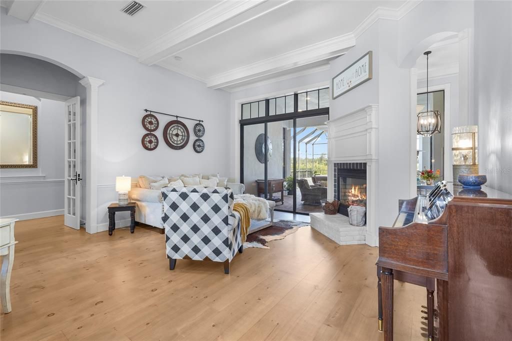 Activo con contrato: $1,350,000 (5 camas, 3 baños, 3319 Pies cuadrados)