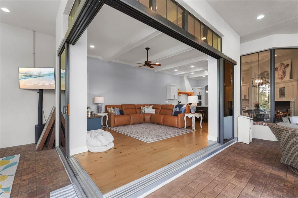 Activo con contrato: $1,350,000 (5 camas, 3 baños, 3319 Pies cuadrados)