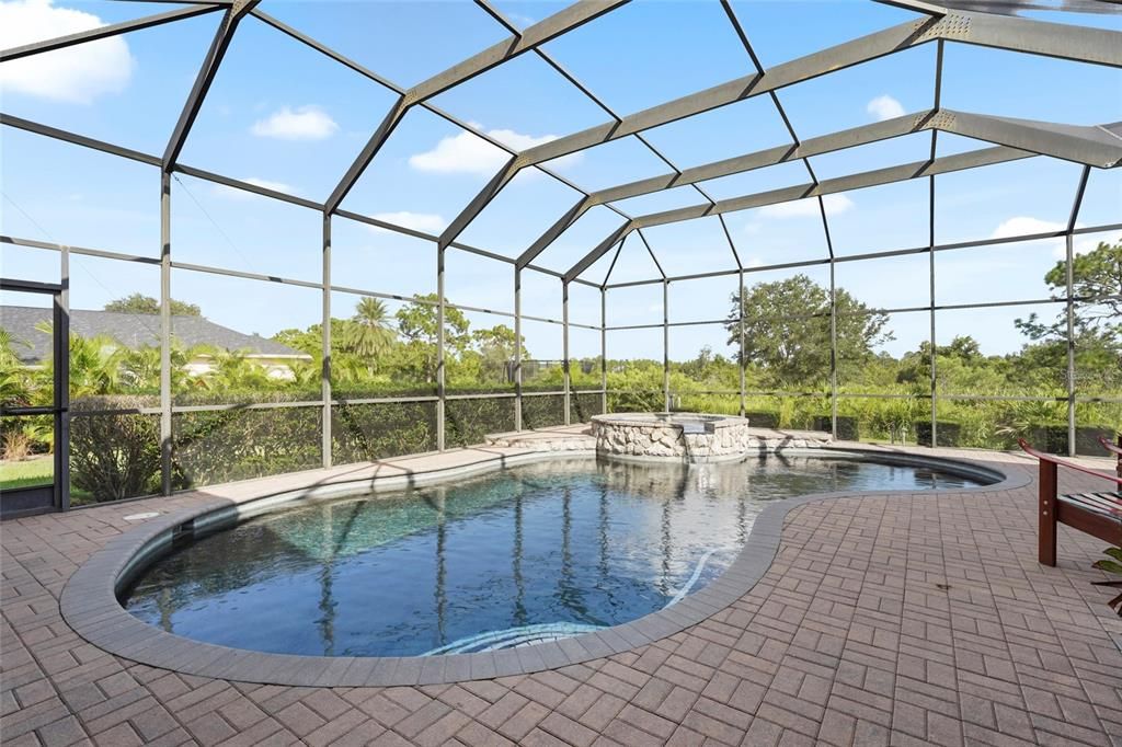 Activo con contrato: $1,350,000 (5 camas, 3 baños, 3319 Pies cuadrados)