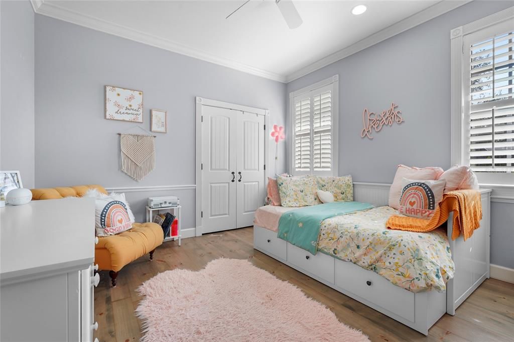 Activo con contrato: $1,350,000 (5 camas, 3 baños, 3319 Pies cuadrados)