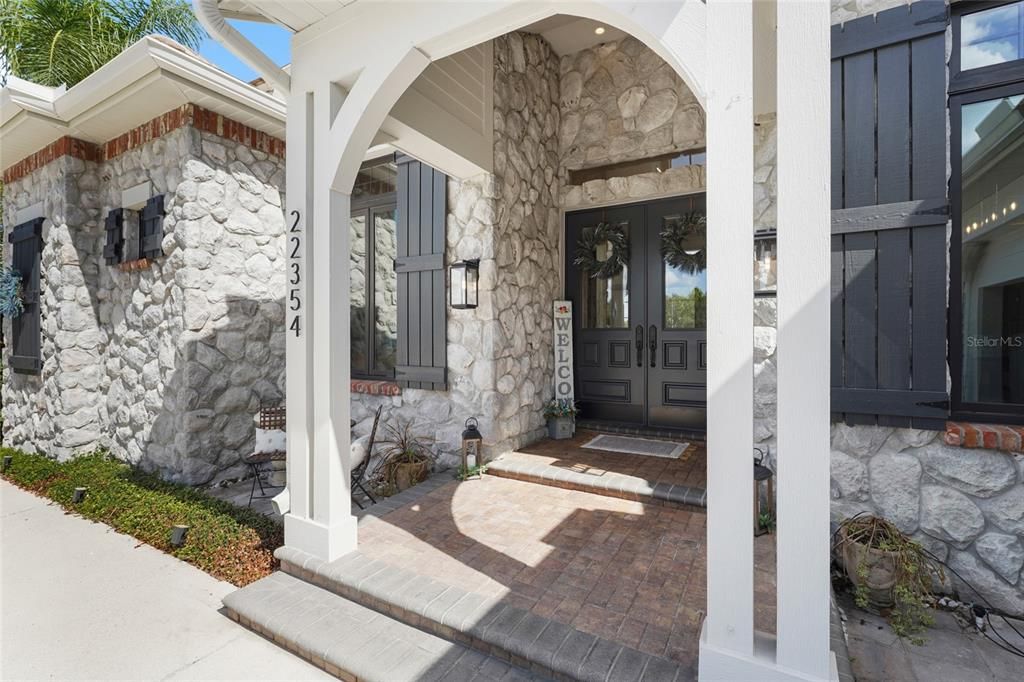 Activo con contrato: $1,350,000 (5 camas, 3 baños, 3319 Pies cuadrados)