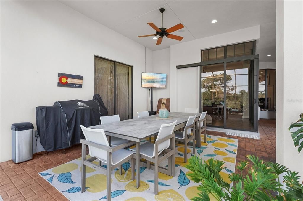 Activo con contrato: $1,350,000 (5 camas, 3 baños, 3319 Pies cuadrados)