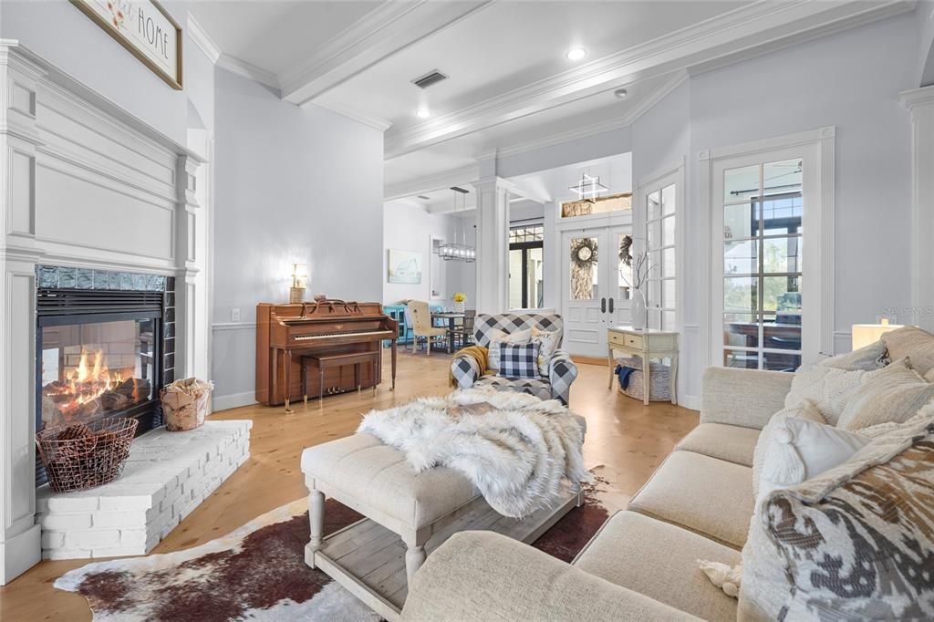 Activo con contrato: $1,350,000 (5 camas, 3 baños, 3319 Pies cuadrados)