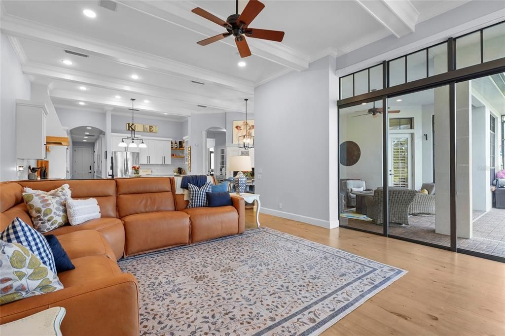 Activo con contrato: $1,350,000 (5 camas, 3 baños, 3319 Pies cuadrados)