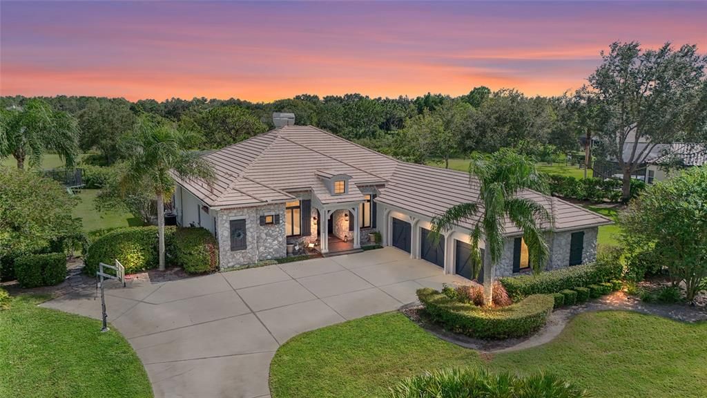 Activo con contrato: $1,350,000 (5 camas, 3 baños, 3319 Pies cuadrados)