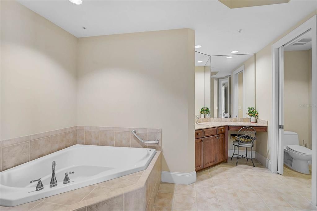 For Sale: $959,900 (3 beds, 3 baths, 2930 Square Feet)