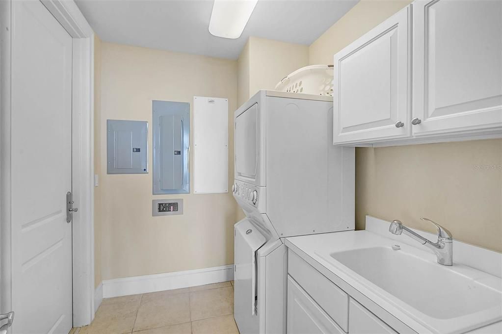 For Sale: $959,900 (3 beds, 3 baths, 2930 Square Feet)