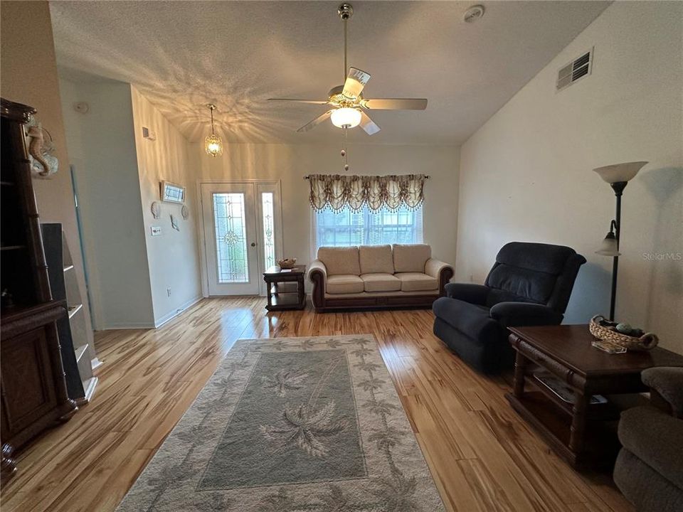 Active With Contract: $260,000 (2 beds, 2 baths, 1316 Square Feet)