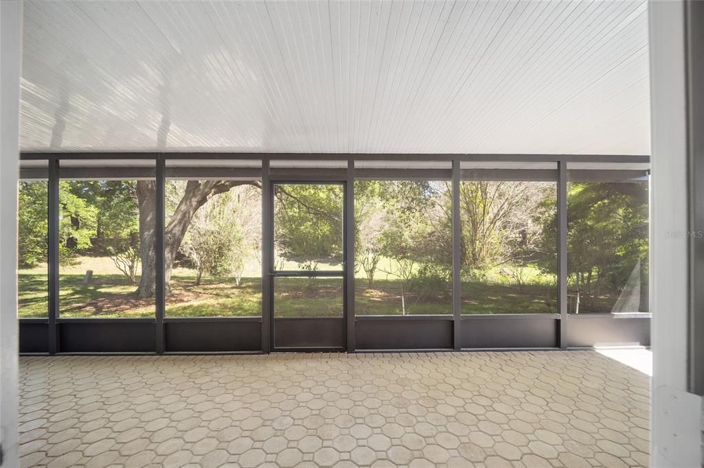 For Rent: $2,000 (3 beds, 2 baths, 2228 Square Feet)