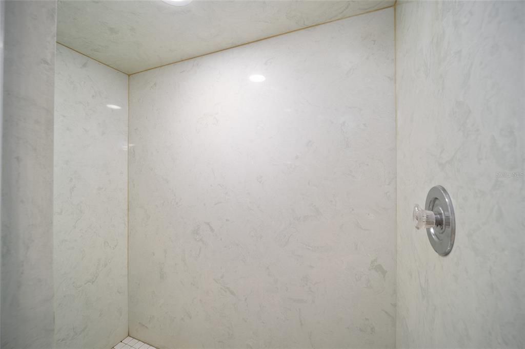 For Rent: $2,000 (3 beds, 2 baths, 2228 Square Feet)