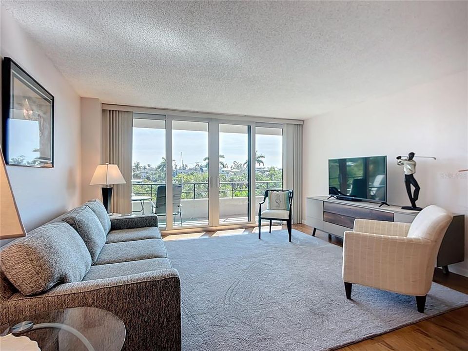 待售: $595,800 (2 贝兹, 2 浴室, 1287 平方英尺)