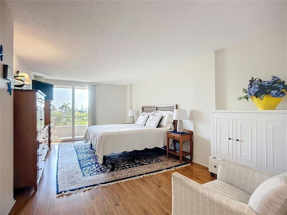 待售: $595,800 (2 贝兹, 2 浴室, 1287 平方英尺)