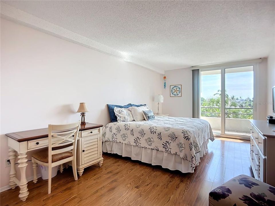 待售: $595,800 (2 贝兹, 2 浴室, 1287 平方英尺)