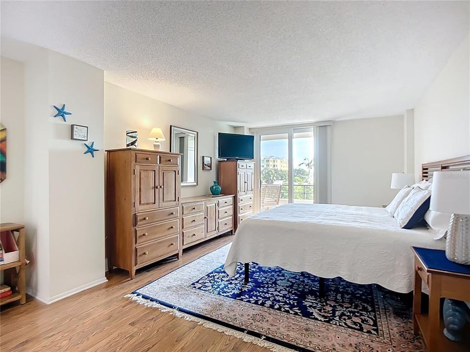 待售: $595,800 (2 贝兹, 2 浴室, 1287 平方英尺)