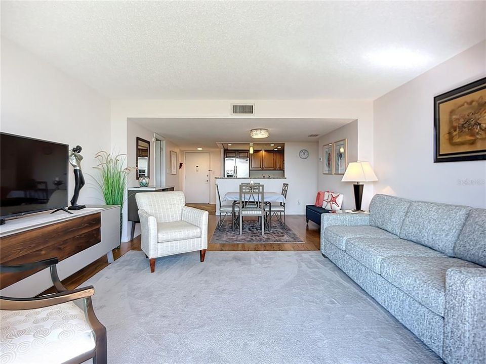 待售: $595,800 (2 贝兹, 2 浴室, 1287 平方英尺)