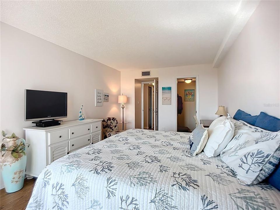 待售: $595,800 (2 贝兹, 2 浴室, 1287 平方英尺)