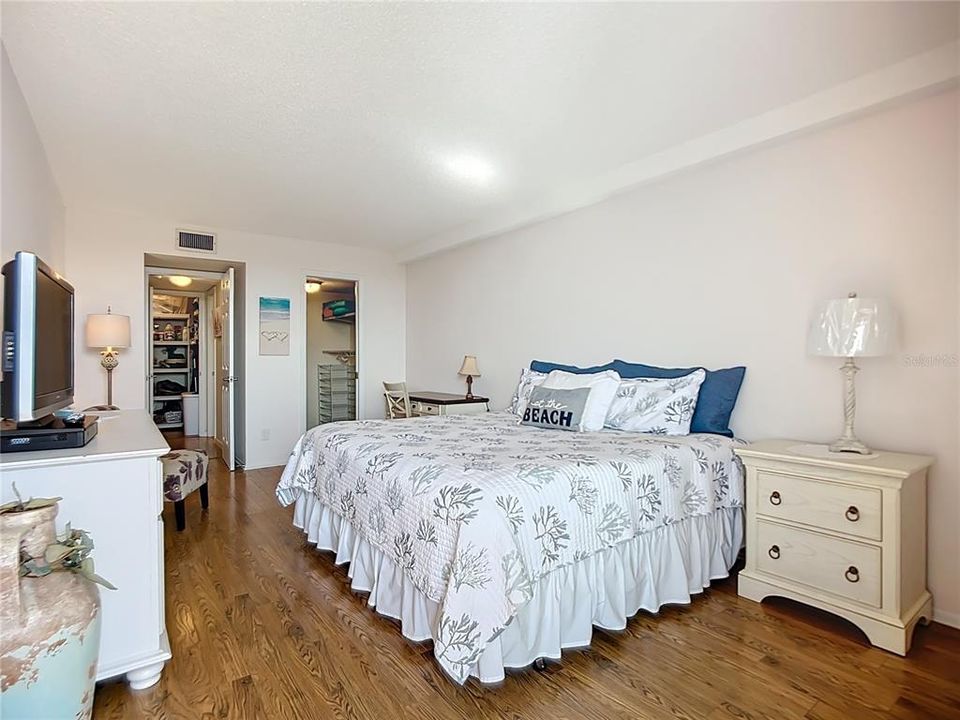 待售: $595,800 (2 贝兹, 2 浴室, 1287 平方英尺)