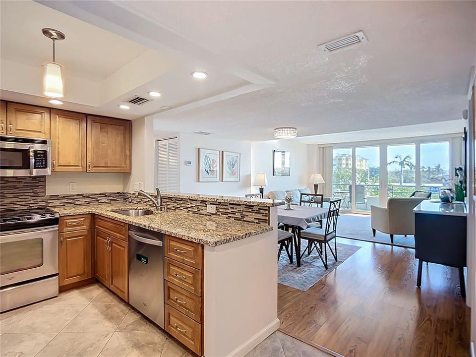 待售: $595,800 (2 贝兹, 2 浴室, 1287 平方英尺)