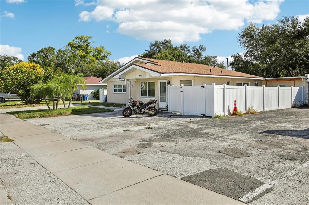 For Sale: $850,000 (4 beds, 4 baths, 2463 Square Feet)