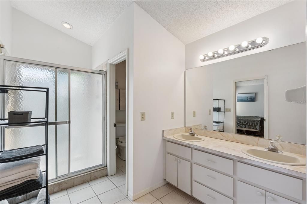 For Sale: $550,000 (4 beds, 3 baths, 2541 Square Feet)